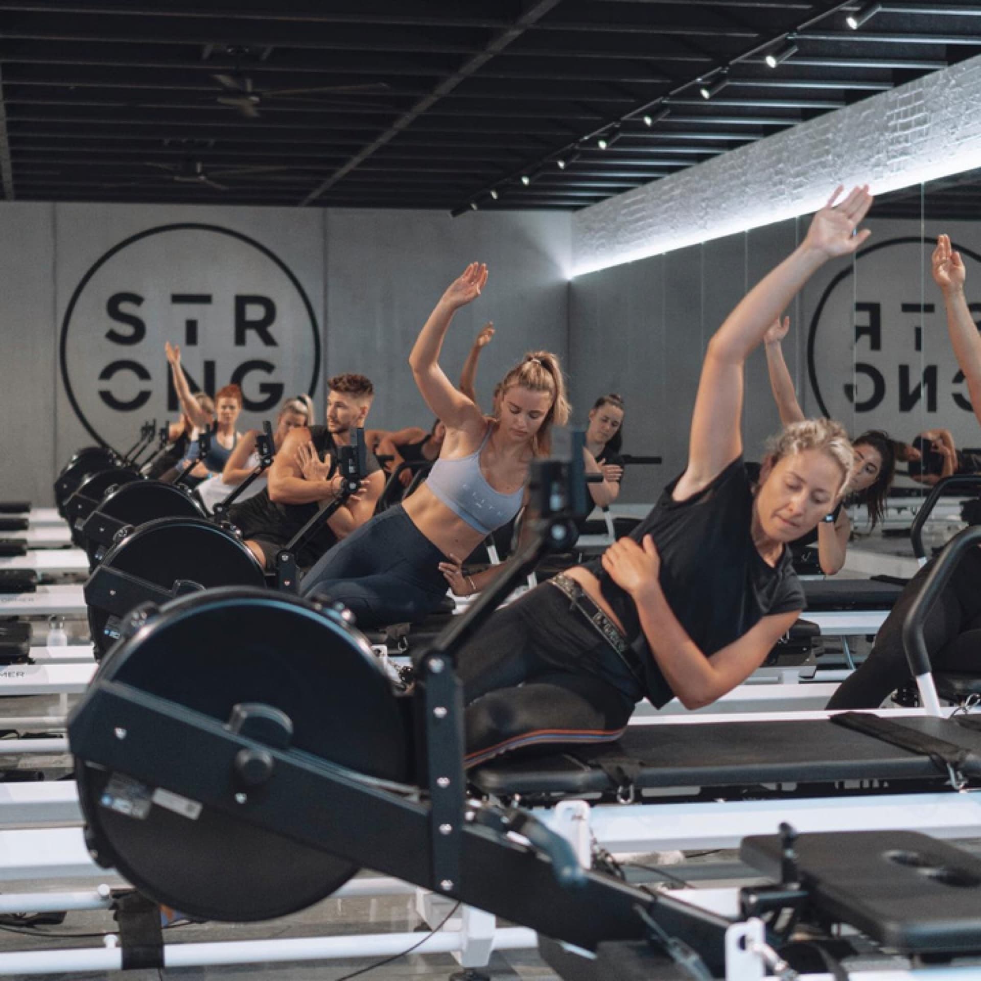 Aula de STRONG Pilates